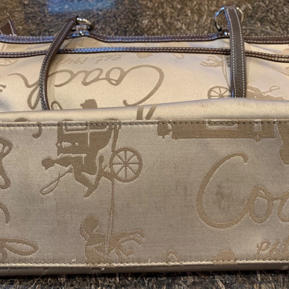 Coach Bag Horse and Carriage - Picture 5 of 5